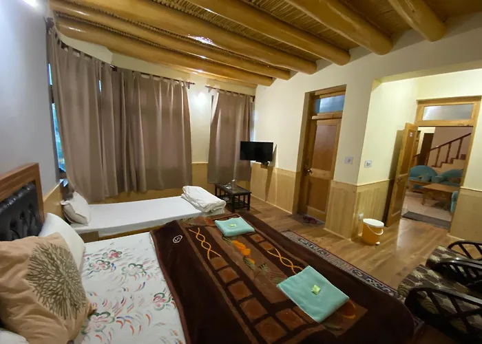 Zaltak Guest House And Hostel